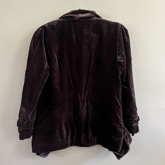 Elegant Velvet Black Jacket - Picture 6 of 10